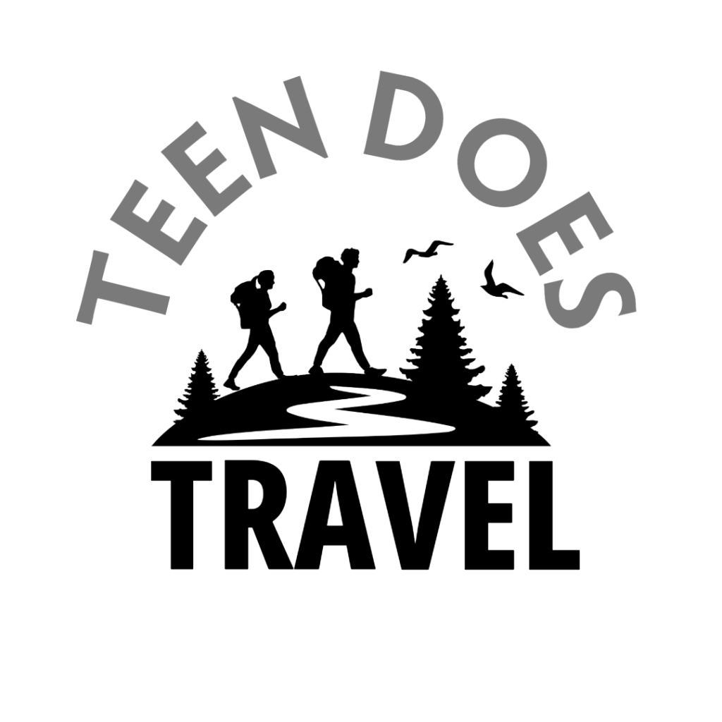 Teen Does Travel Logo